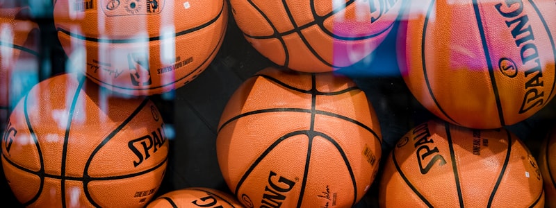 世界杯足球赛颁奖典礼，冠军队伍高举奖杯庆祝胜利的激动时刻